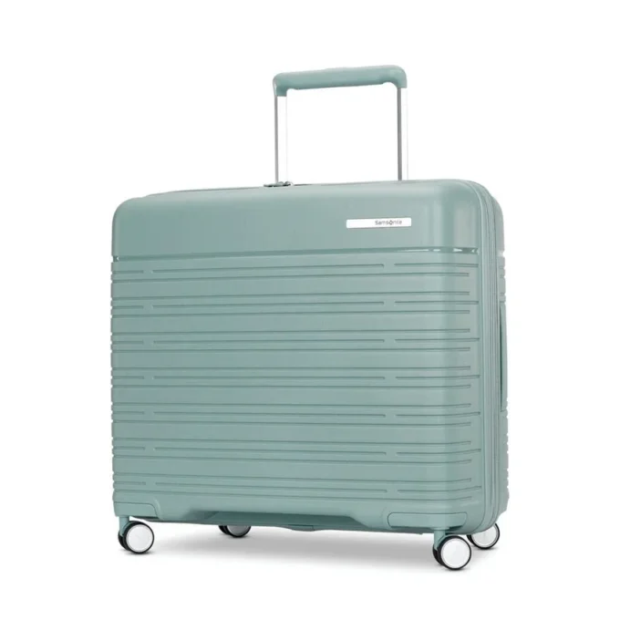 Elevation™ Plus hardside medium glider™ Elevation™ Plus hardside medium glider™