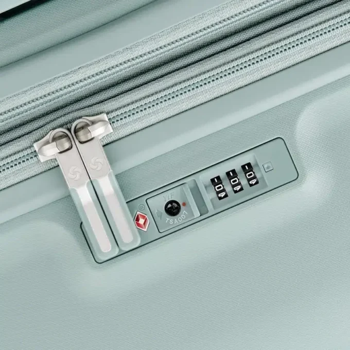 Elevation™ Plus elevation™ plus hardside stor spinner Elevation™ Plus elevation™ plus hardside stor spinner