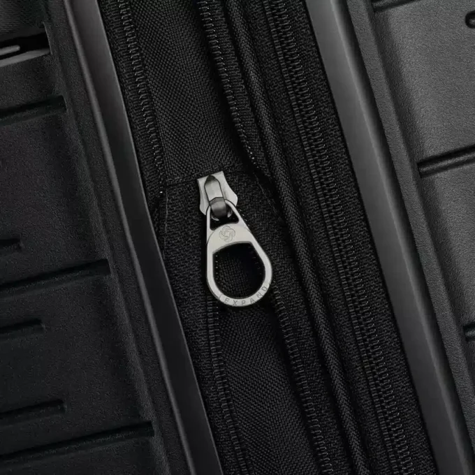 Elevation™ Plus hardside medium glider™ Elevation™ Plus hardside medium glider™